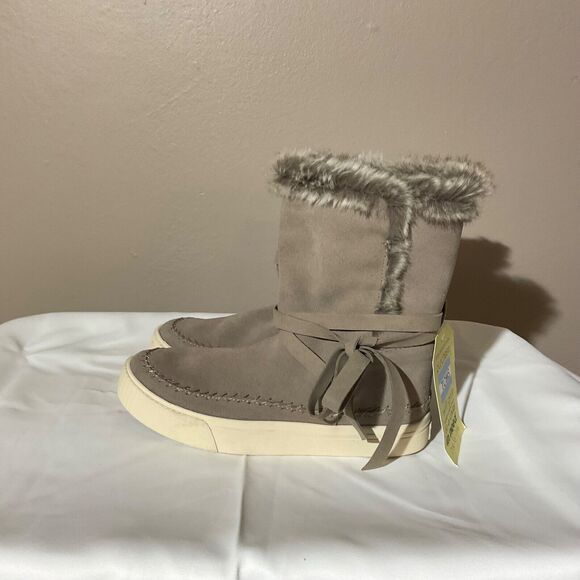 TOMS Taupe Vista Desert Suede Faux Fur Trim Water Resistant Booties - Picture 8 of 8